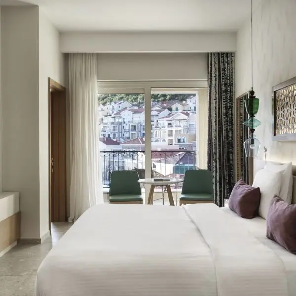 Grand Poolside Room