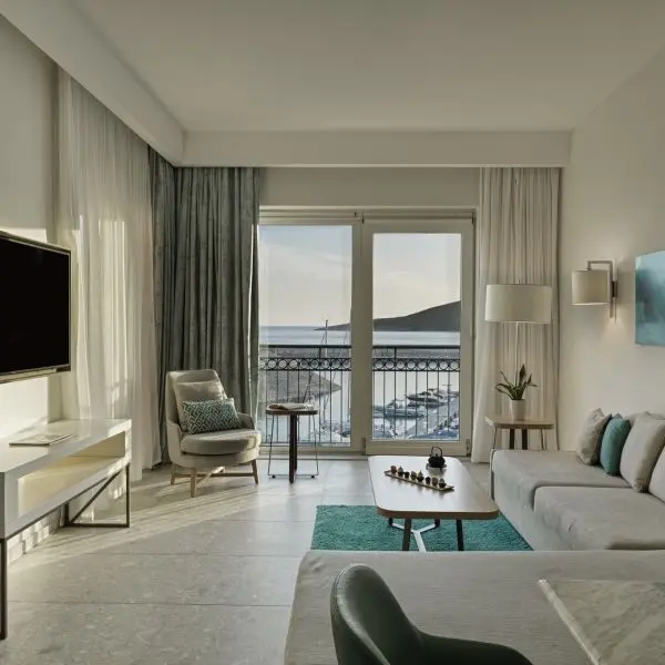 Grand Deluxe Corner Suite Sea View