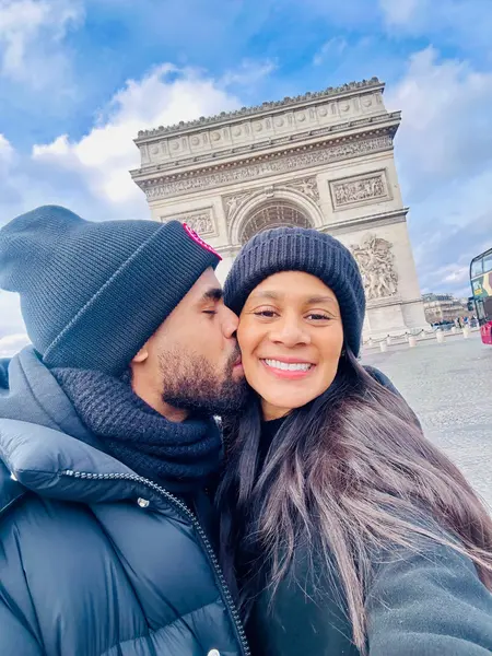 A kiss during Shaun and Rebekah’s Paris trip